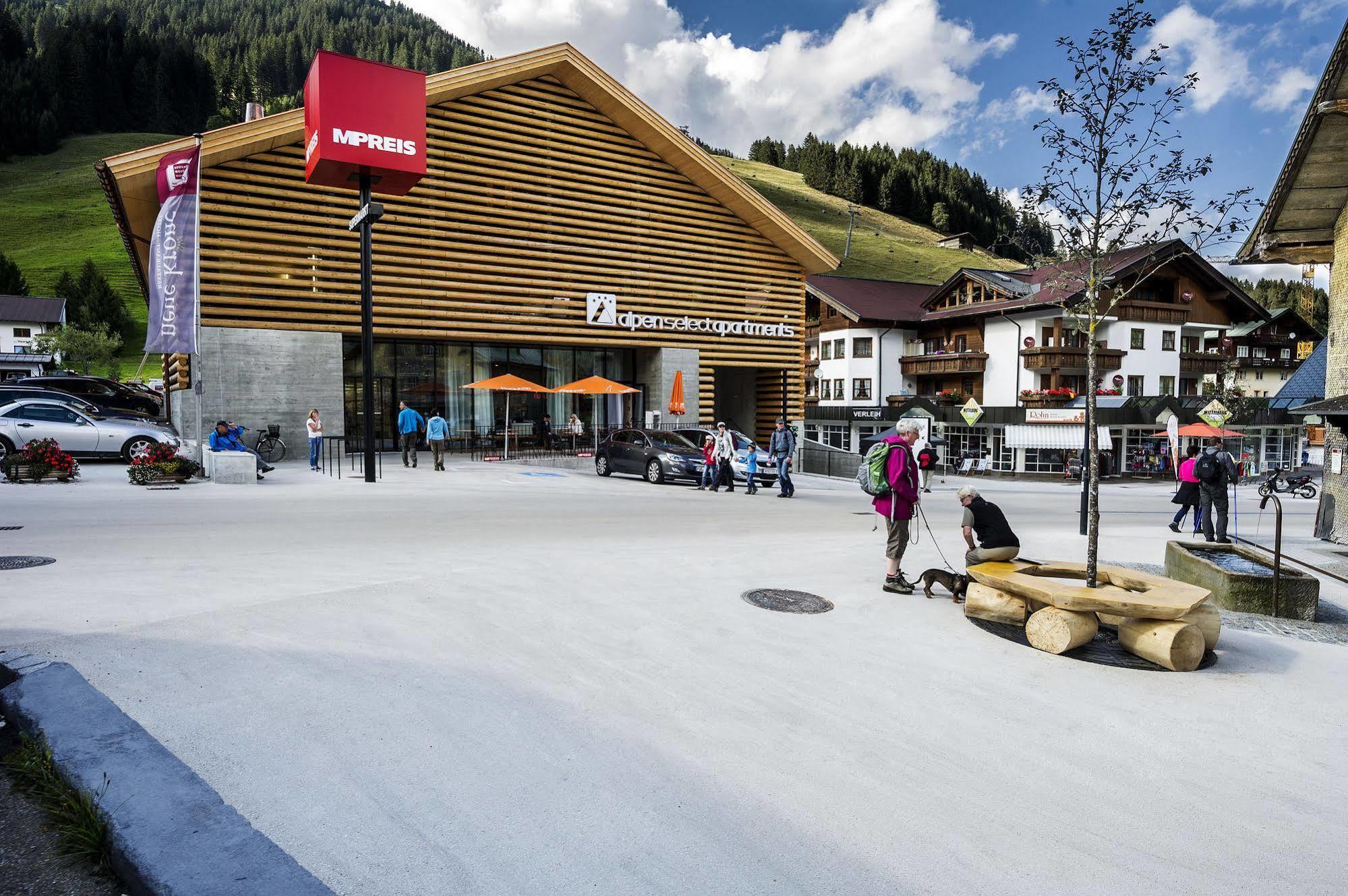 Alpen Select Apartments Kleinwalsertal Мителберг Екстериор снимка