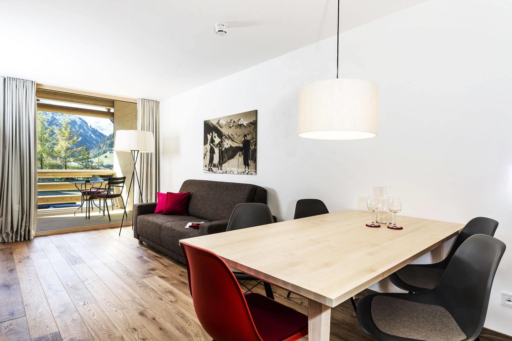 Alpen Select Apartments Kleinwalsertal Мителберг Екстериор снимка