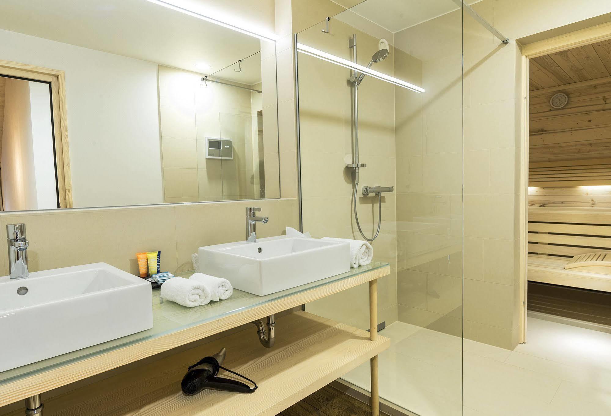 Alpen Select Apartments Kleinwalsertal Мителберг Екстериор снимка