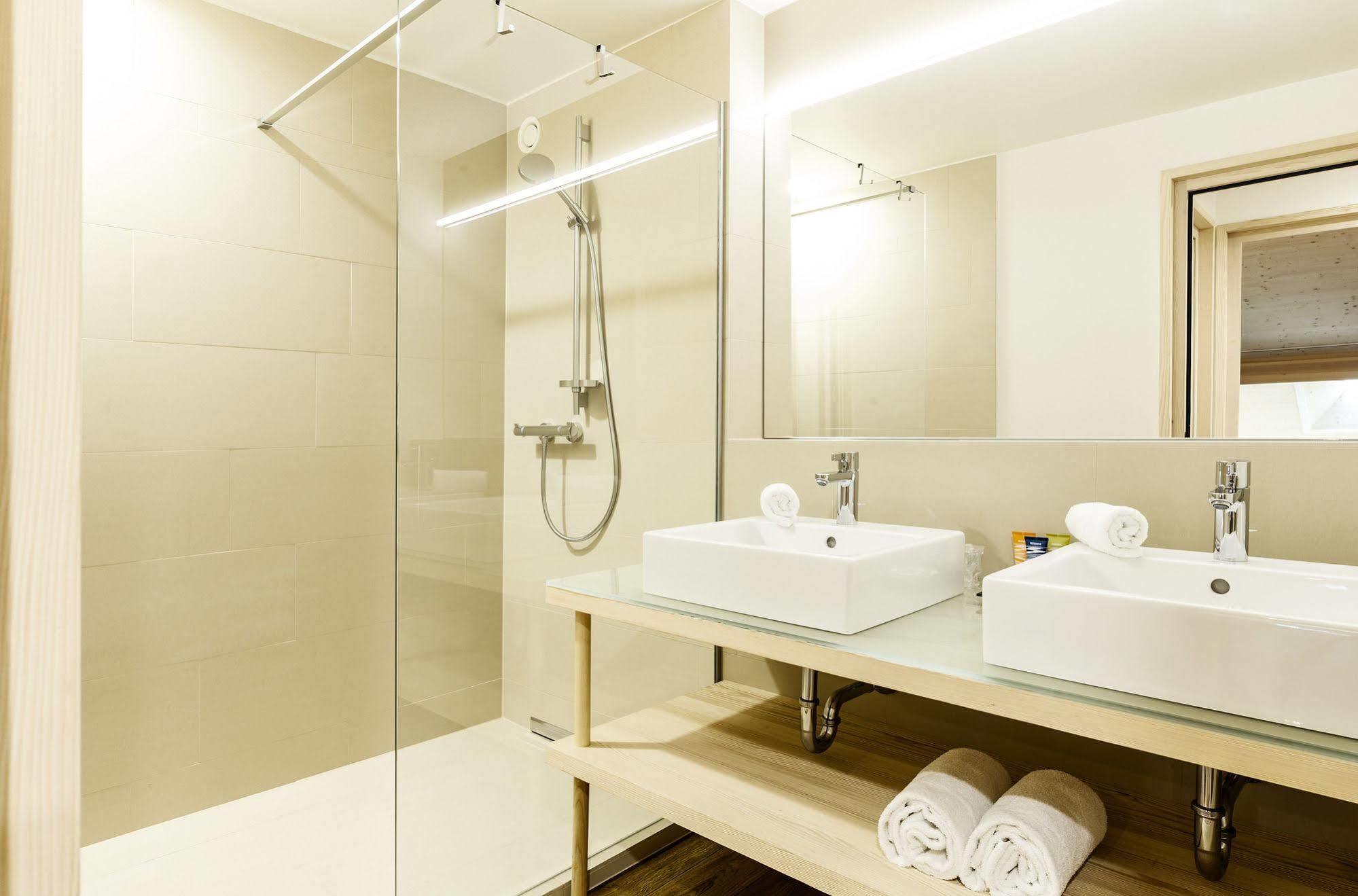 Alpen Select Apartments Kleinwalsertal Мителберг Екстериор снимка