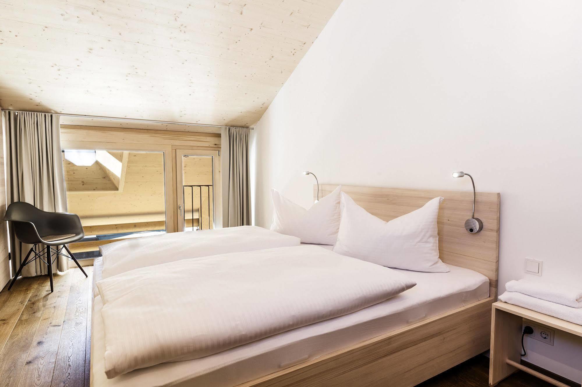 Alpen Select Apartments Kleinwalsertal Мителберг Екстериор снимка