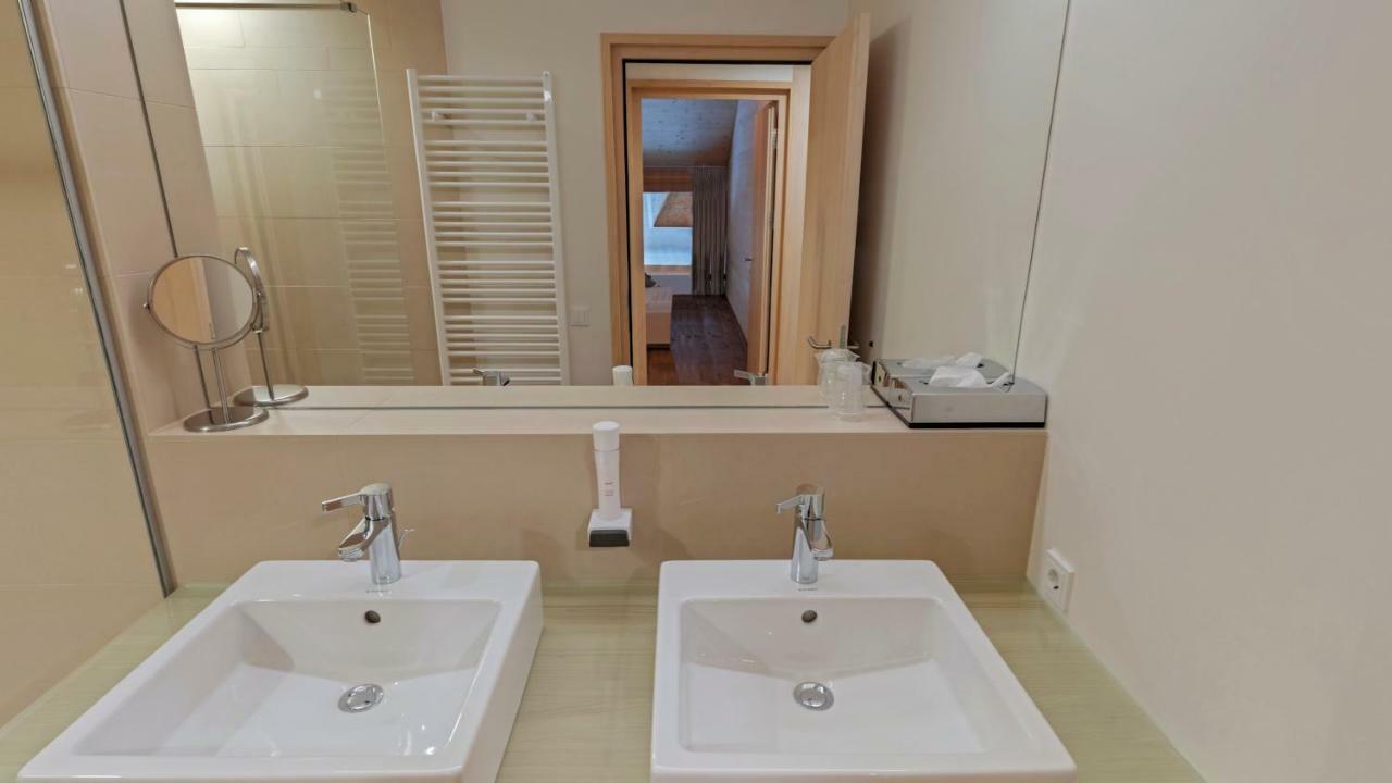 Alpen Select Apartments Kleinwalsertal Мителберг Екстериор снимка